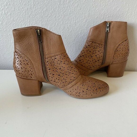 Anthropologie Silent D Ankle Boot Womens 9 39 Pearsy Cognac Laser Perforated NEW - Picture 5 of 8